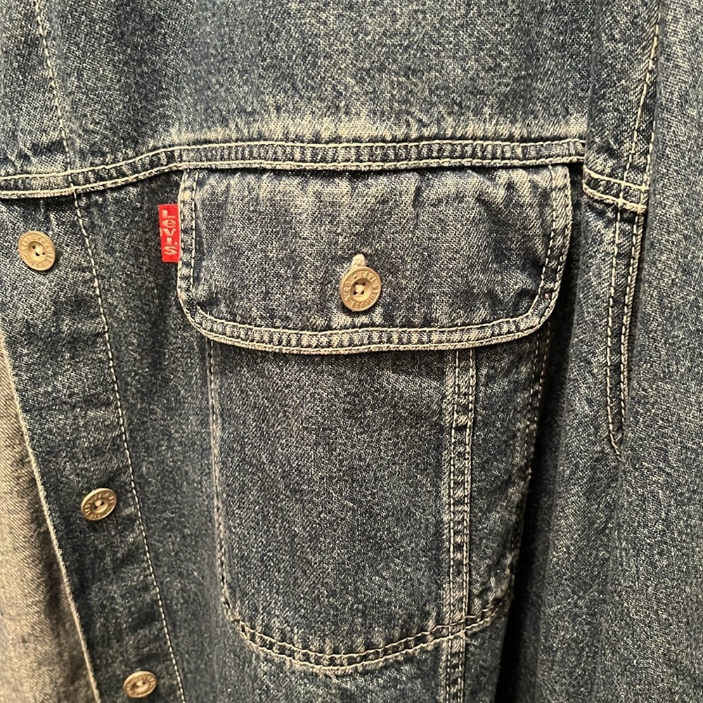 Levi’s Women’s red tag button down denim shirt size Large - Picture 4 of 16